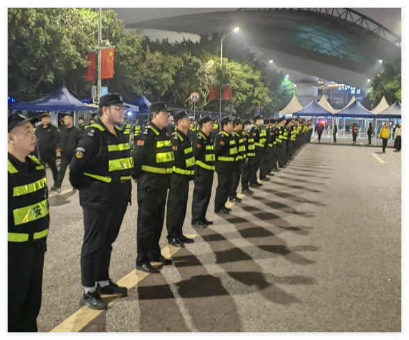 國慶我在崗 守護(hù)中國紅